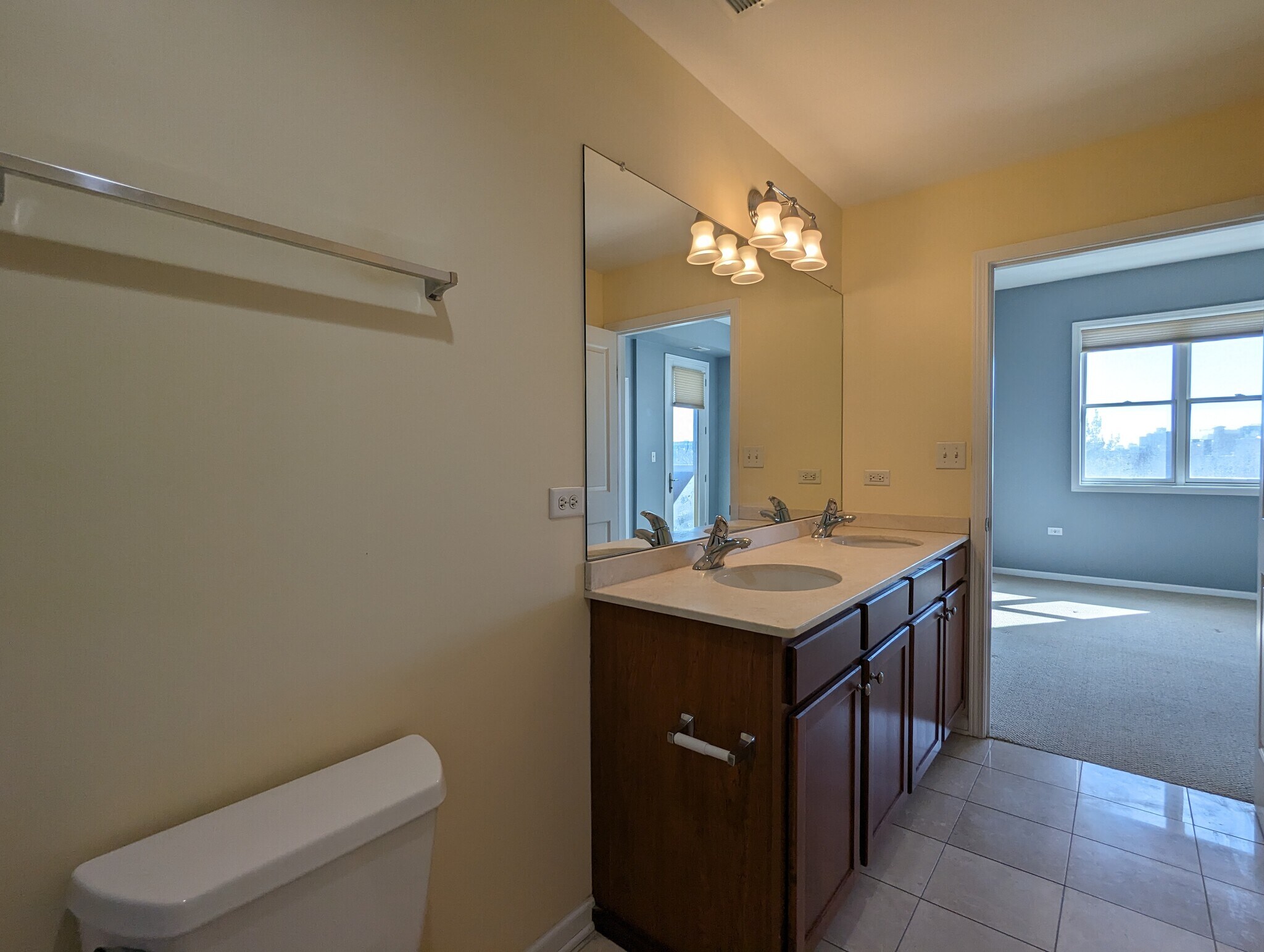 Building Photo - 843 W Grace St