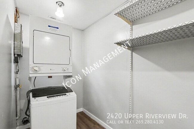 Building Photo - 2420 Upper Riverview Dr