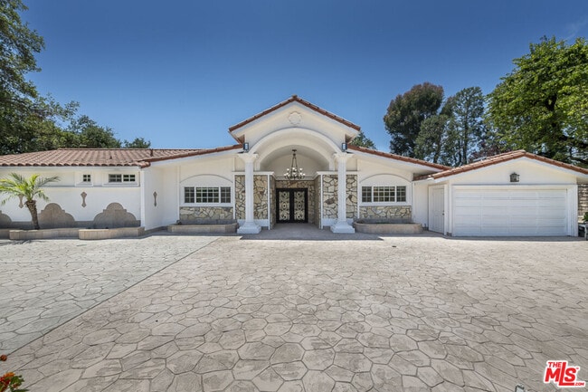 Building Photo - 16379 Meadow Ridge Rd W