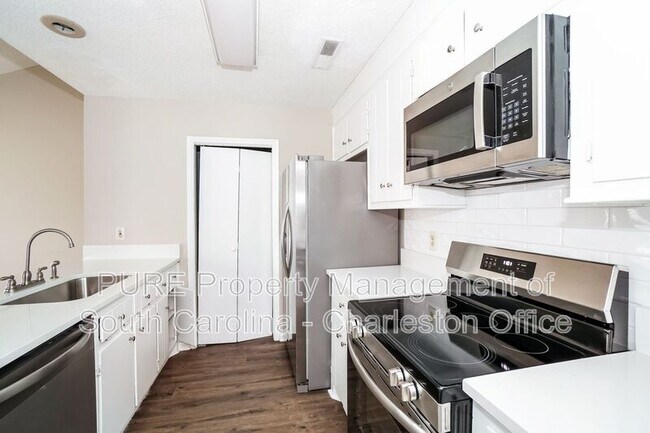 Building Photo - 9506 S Cardinal Dr