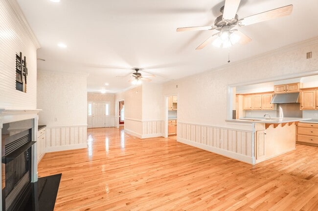 Building Photo - 785 Glenwood Dr
