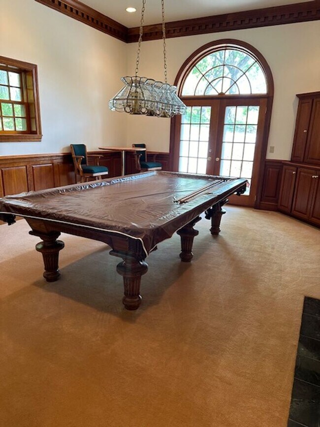 Building Photo - Private location overlooking Smiths Bay *2Bed*3bath