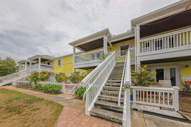 Building Photo - 222 Pompano Dr SE