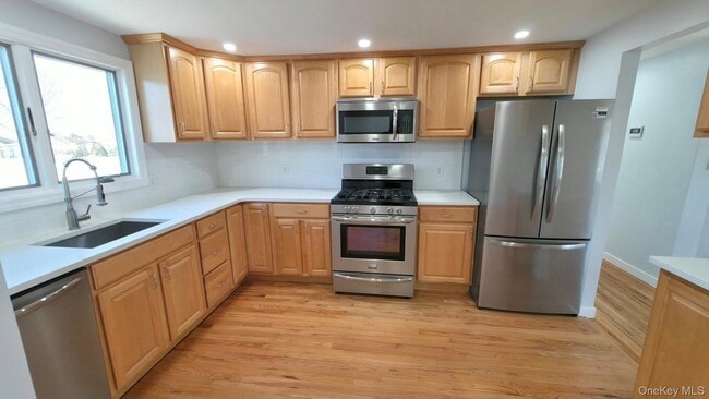 Building Photo - 4 Willow St