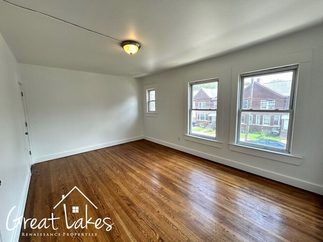 Building Photo - Lovely 4 Bedroom 2 Bathroom now available ...
