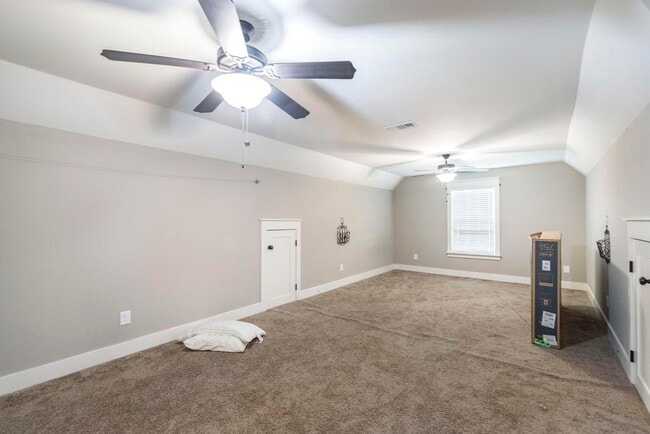 Building Photo - 102 Scarlet Oak Wy