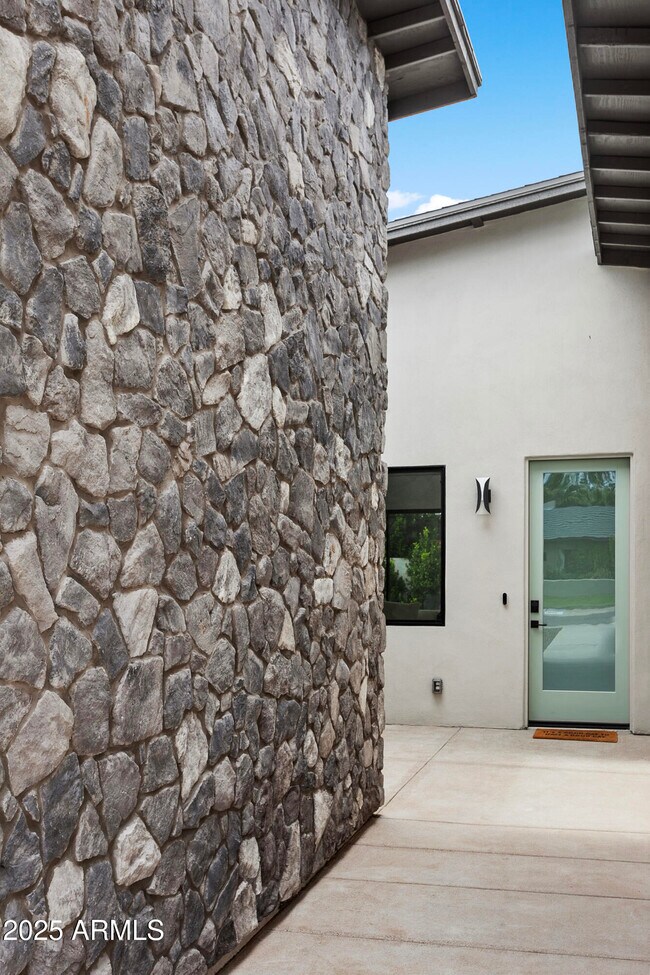 Building Photo - 4002 N 33rd Pl