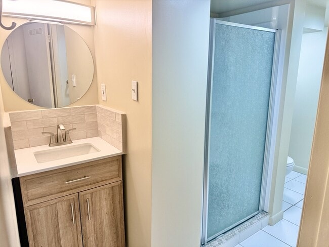 Building Photo - 925 Wilson Ave S