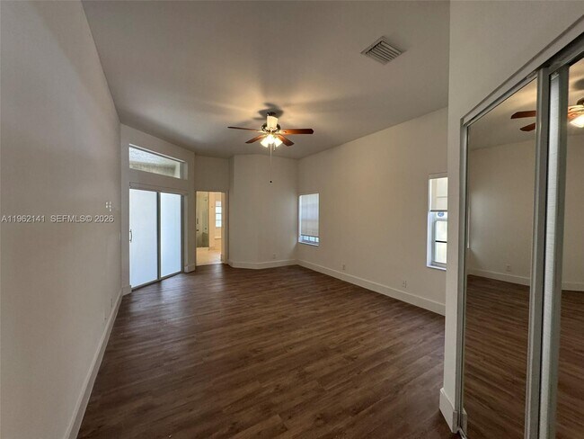 Building Photo - 4273 Fox Ridge Dr