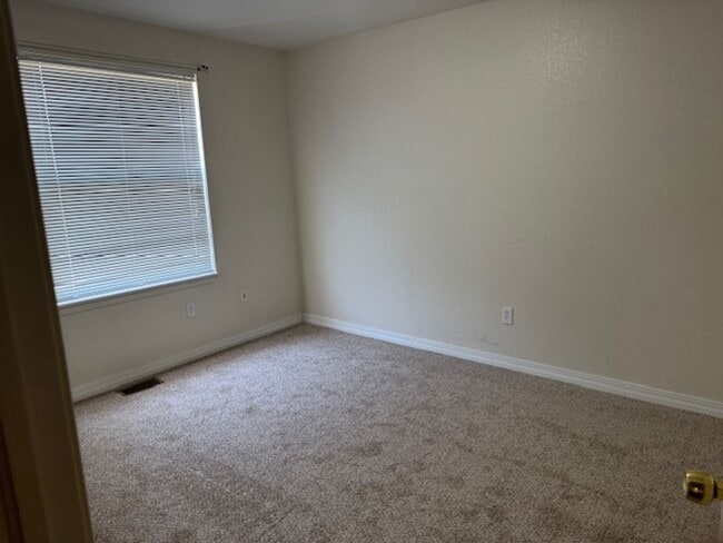 Building Photo - ALL PROSPECTIVE TENANTS MUST SUBMIT A $58 ...