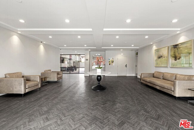 Building Photo - 12115 San Vicente Blvd