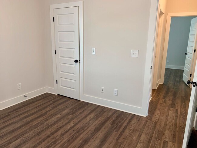Building Photo - Spacious home with Garage and Fenced Backy...