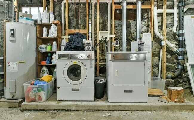 Building Photo - 65 Wyman St