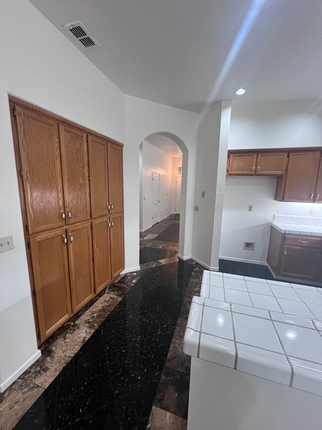 Building Photo - NICE 3 BEDROOM HOME IN ELK GROVE!!