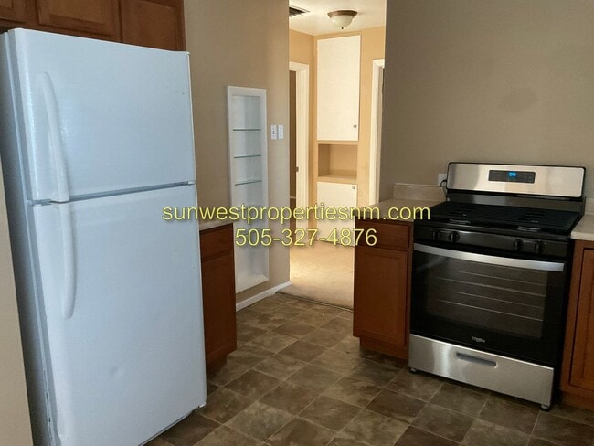Building Photo - 2 Bedroom, 1 Bath house