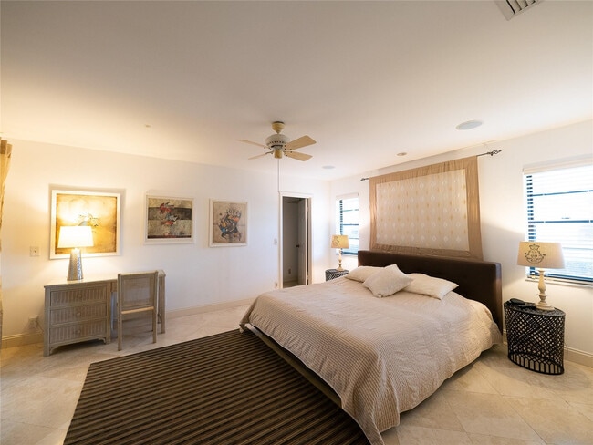 Building Photo - 2899 NW 26th Ave