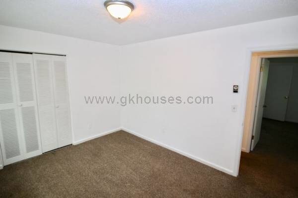 Building Photo - 7313 Valley Ln