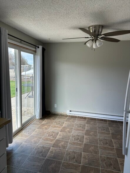 Building Photo - 226 W 21st Ave