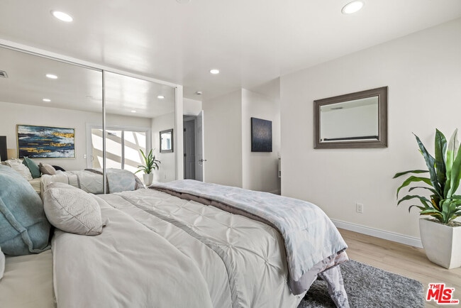 Building Photo - 13 Pepper Ct