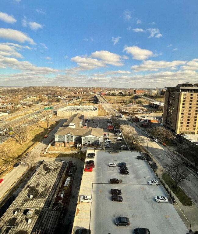 Building Photo - COMING SOON! Stunning 2-Bed, 2-Bath Condo ...