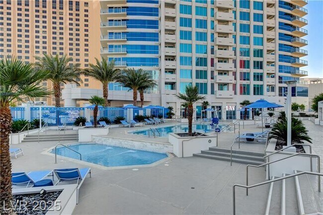 Building Photo - 2700 S Las Vegas Blvd