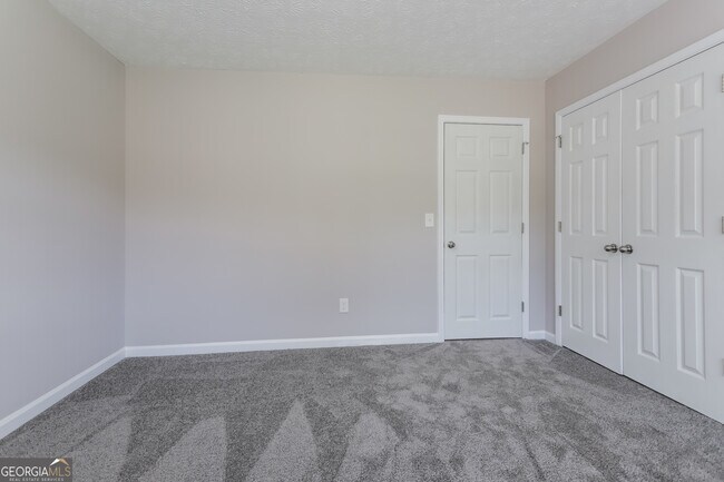 Building Photo - 2921 Sunset Ct