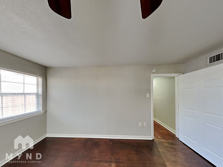 Building Photo - 2141 Province Ln