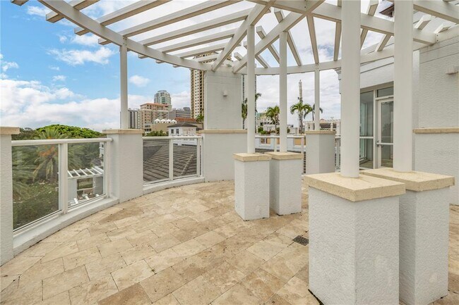 Building Photo - 400 Beach Dr NE