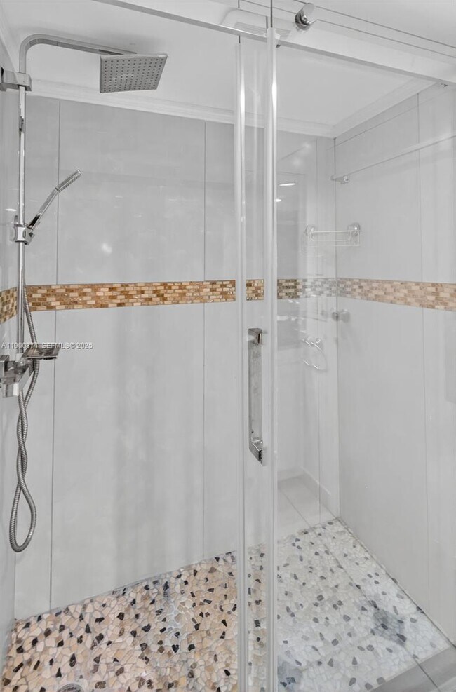 Building Photo - 1050 SE 15th St