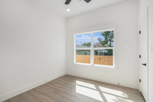 Building Photo - 4825 Pederson St