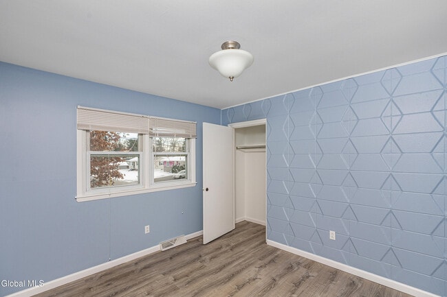 Building Photo - 7 Elgin St