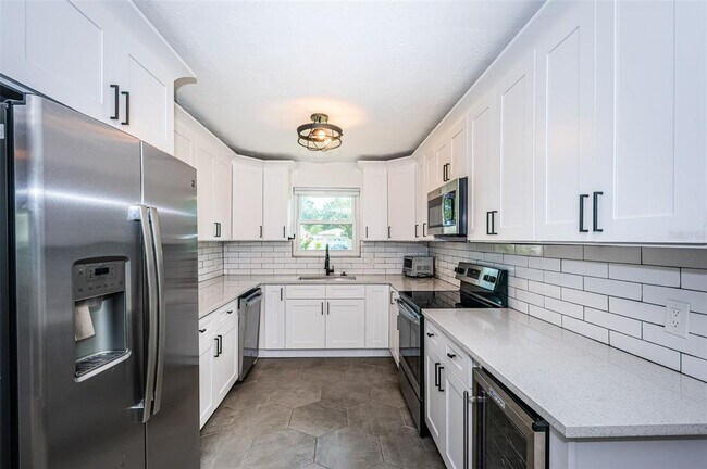 Building Photo - 618 40th Ave N