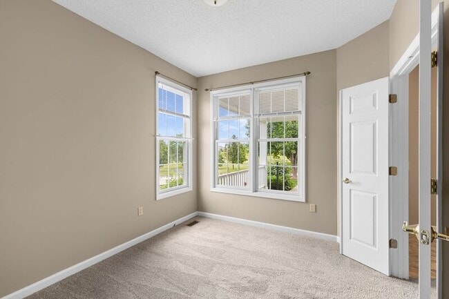Building Photo - 2201 Hawks Landing Dr