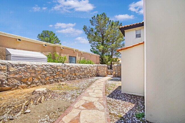 Building Photo - 6529 Jim De Groat Dr