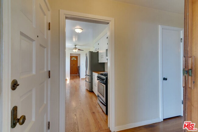 Building Photo - 214 Bellino Dr
