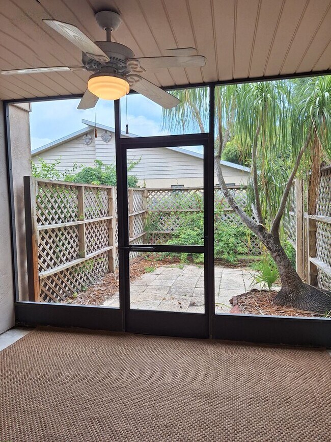 Building Photo - Adorable 2BR 2BA duplex in Shangr La Village