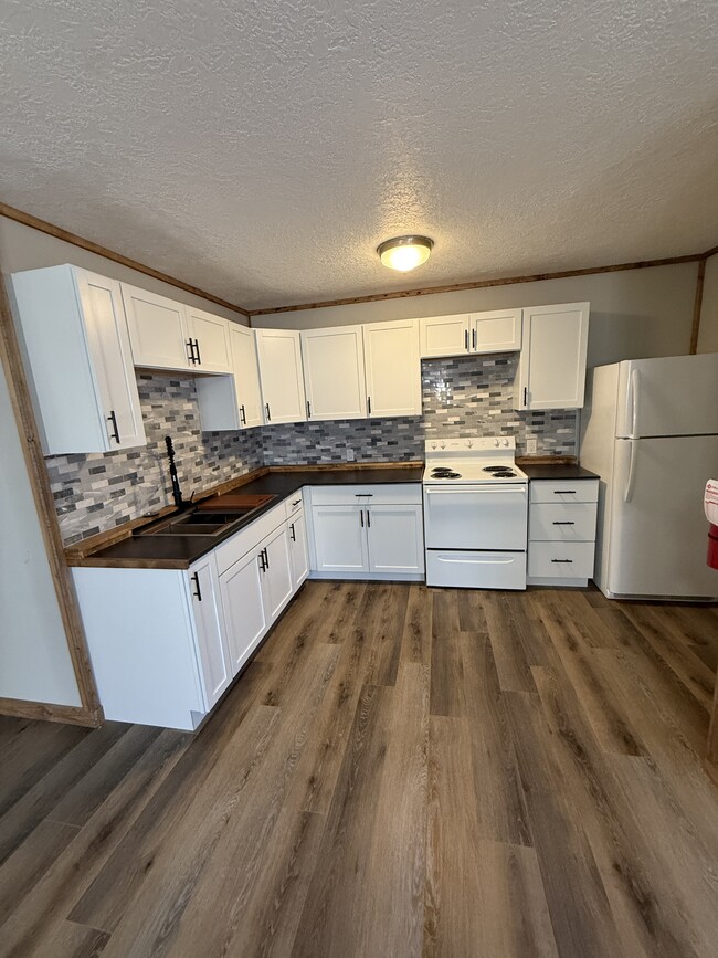 Building Photo - 25515 Nugget Dr
