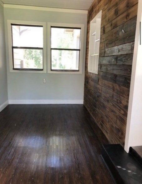 Building Photo - 2113 E Dellview Dr