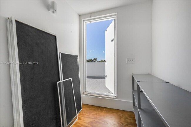 Building Photo - 696 NE 68th St