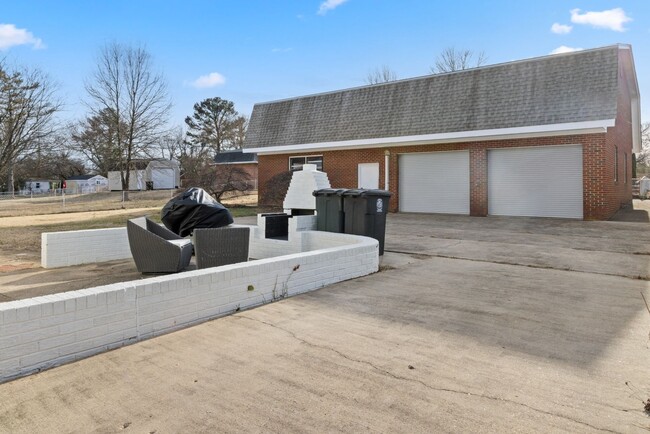 Building Photo - Charming 4BR House in Temple Hills