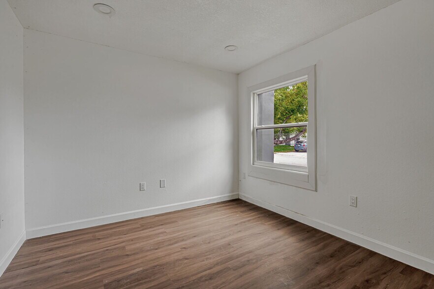 Building Photo - 2066 San Marino Way N