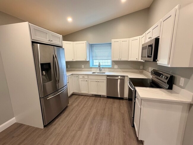 Building Photo - 86 Kendall Ave