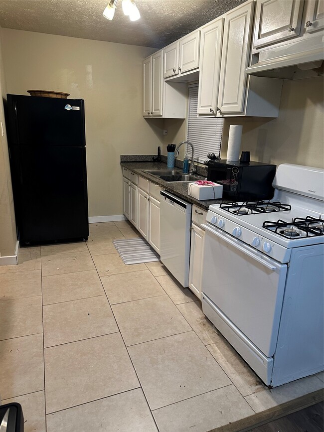 Building Photo - 209 18th Ave N