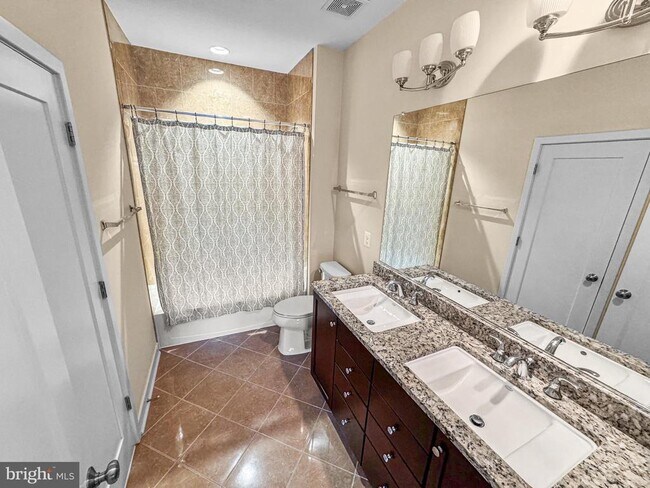 Building Photo - 5610 45th Ave