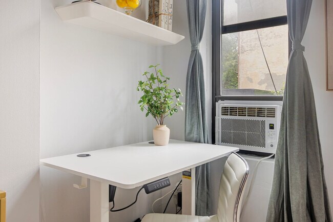 Building Photo - 765 Washington St