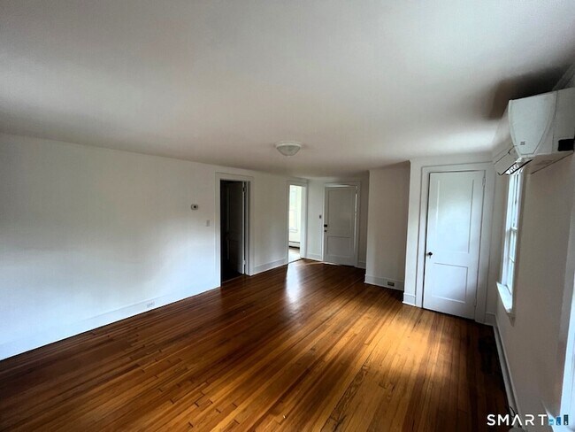 Building Photo - 94 Honey Hill Rd