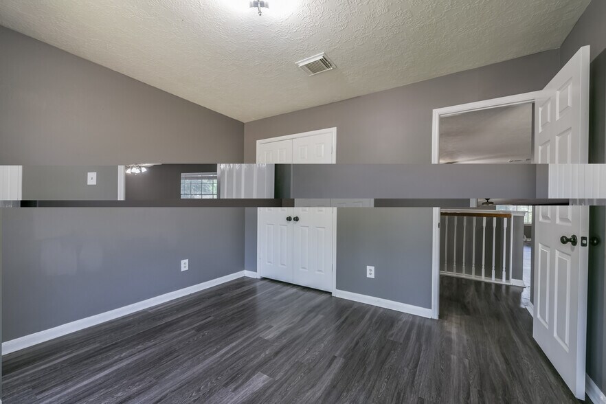 Building Photo - 2509 S Mission Cir