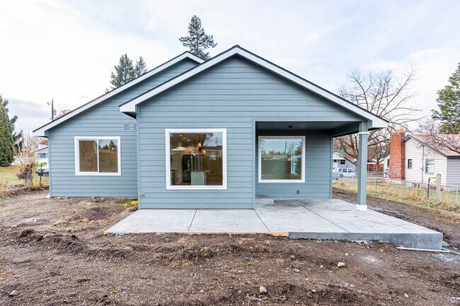 Building Photo - 3008 N Marguerite Rd