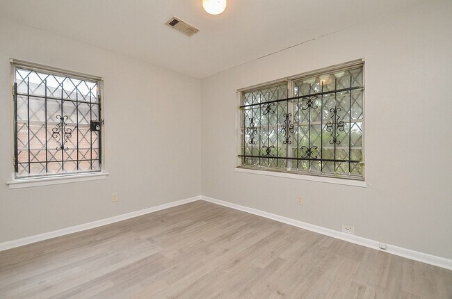 Building Photo - 5243 Greylog Dr