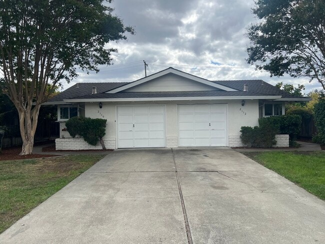 Primary Photo - 2110-2112 Town &amp; Country Lane
